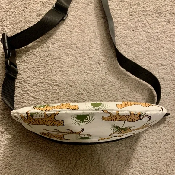 Aloha Collection White Leopard Mini Hip Pack - Picture 7 of 8